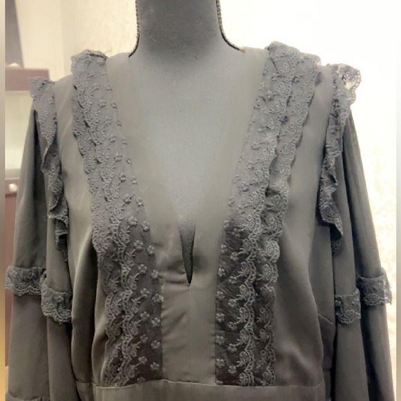 L'ATISTE Lace Dress - Picture 6 of 9